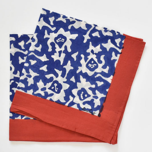 Tovaglioli in cotone stampato a blocchi Lisa Corti Arabesque Blue Natural - set da 2